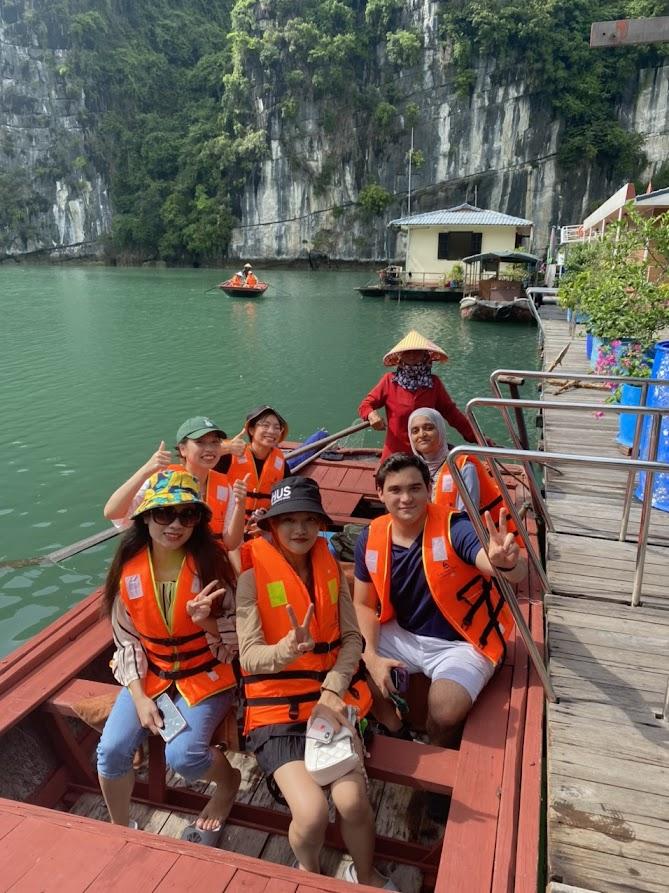 study in Hanoi with Vietnamese students and local experts